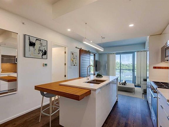 5th image of 1020 SW 9th Ave SE #504