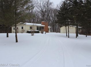 1164 Mower Rd, Pinckney, MI 48169