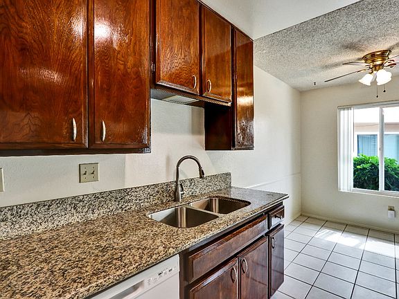 4th image of 4295 Voltaire St #8
