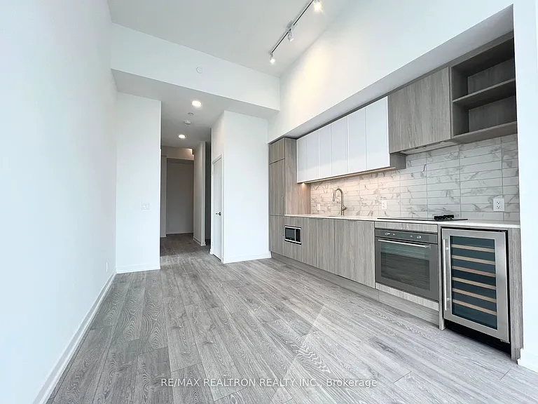 2020 Bathurst St #207 — Photo 17
