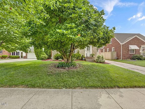 3rd image of 581 Sylvandale Ave