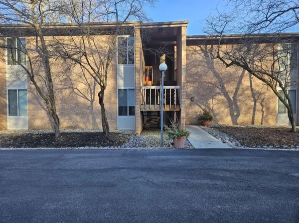 6009 Forest View Rd APT 1B, Lisle, IL 60532