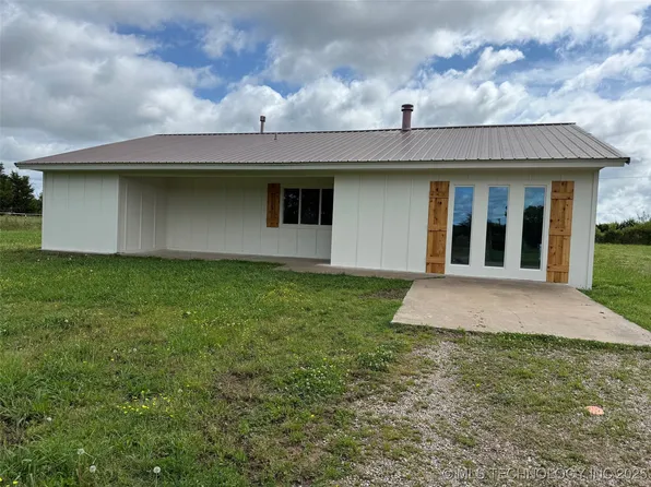 8735 Hedge Rd, Henryetta, OK 74437
