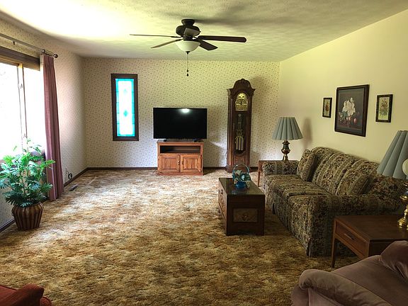 5th image of 103 Court Dr