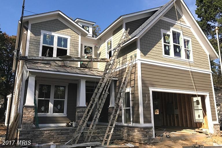 1st image of 110 S Lee St