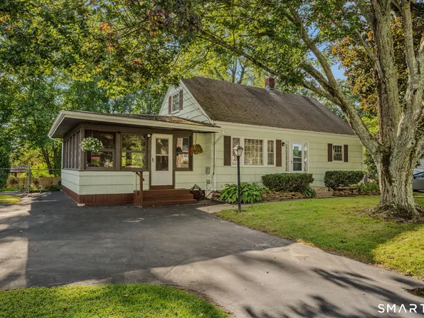42 Oak Hill Road, Montville, CT 06370