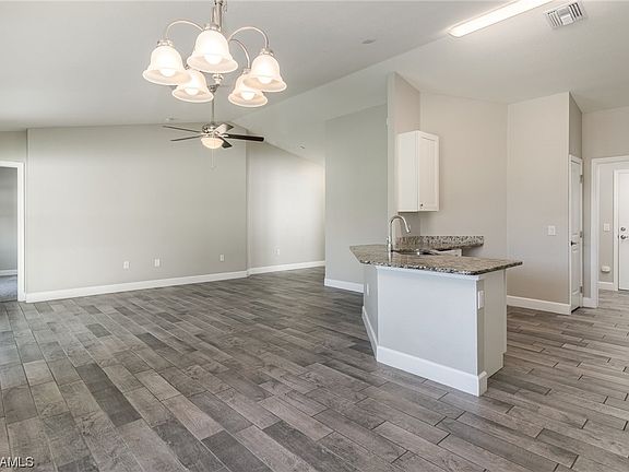 4th image of 1114 Chapel Ave