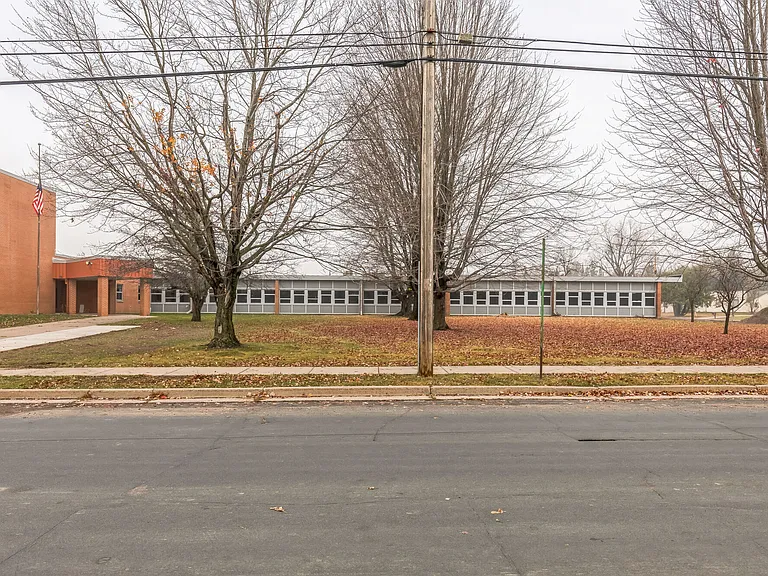 Lindoo School Apartments and Townhomes — Photo 11