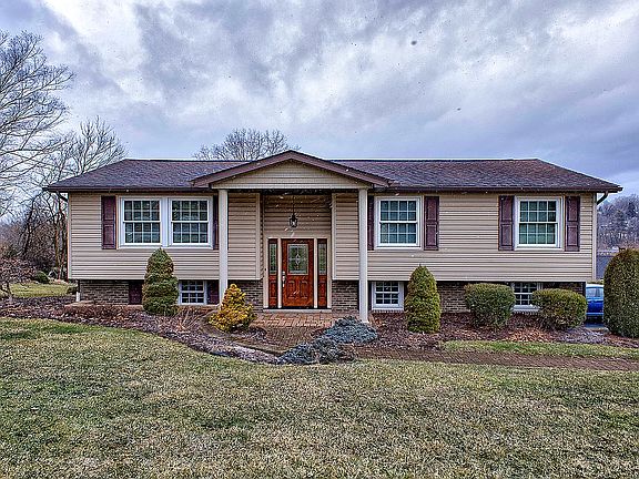 2nd image of 738 Courtview Dr