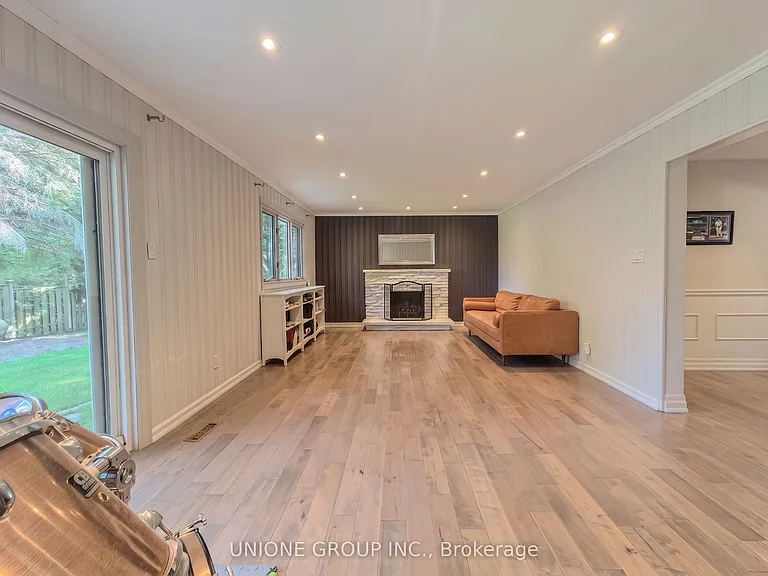 1454 Oakhill Dr — Photo 7