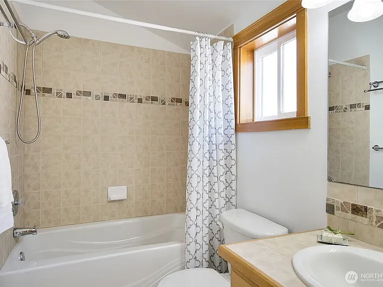 3rd Floor - 2nd Bathroom