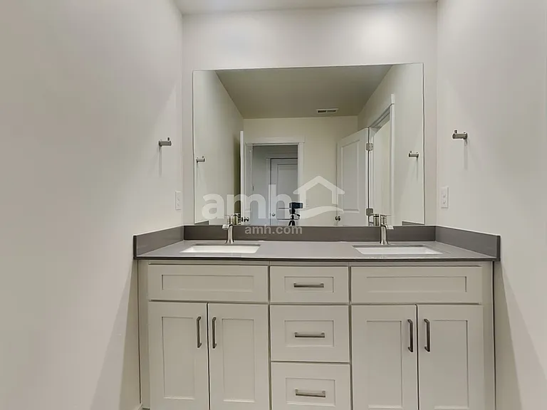 1559 N Garnet Creek Ave — Photo 16