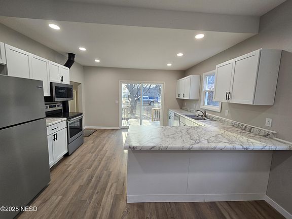 5th image of 604 S Dakota St