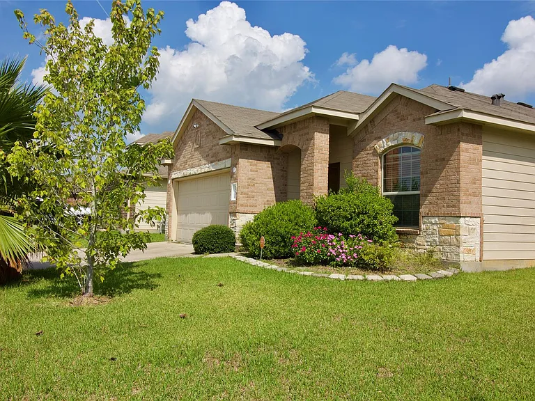 25311 Saddlebrook Ranch Dr — Photo 1