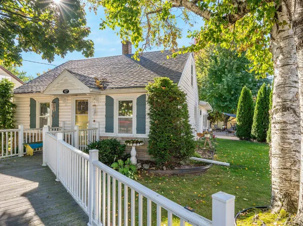 417 W 11th St, Kaukauna, WI 54130