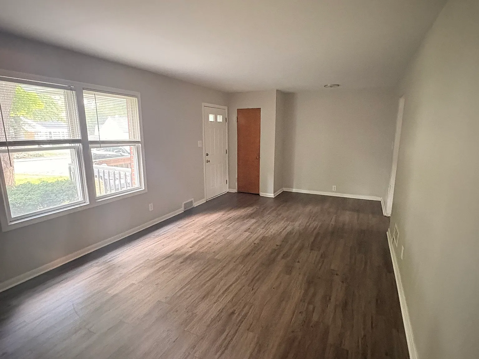 3 bed, 1.0 bath, 1030 sqft, $1,750 — Photo 3