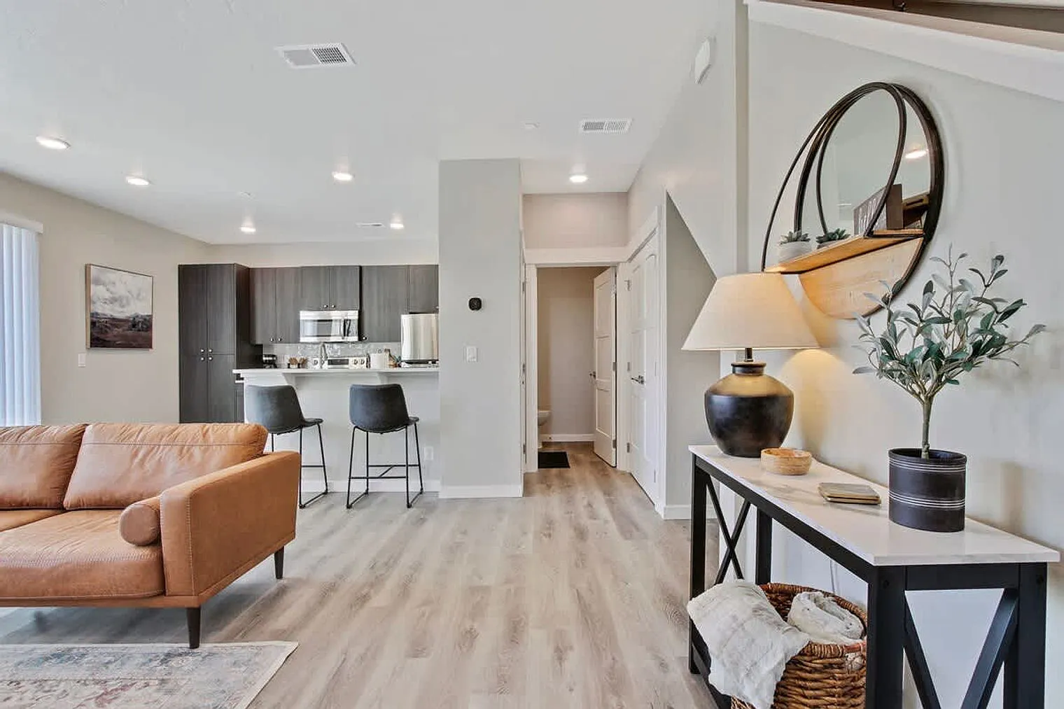 2 bed, 2.0 bath, 365 sqft, $4,135 — Photo 2