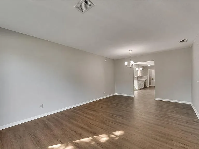 8423 Cadenza Ln — Photo 21
