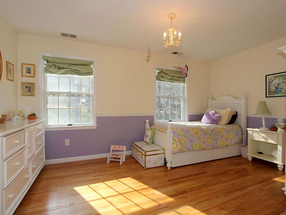 1st image of 29 Sunderland Ln