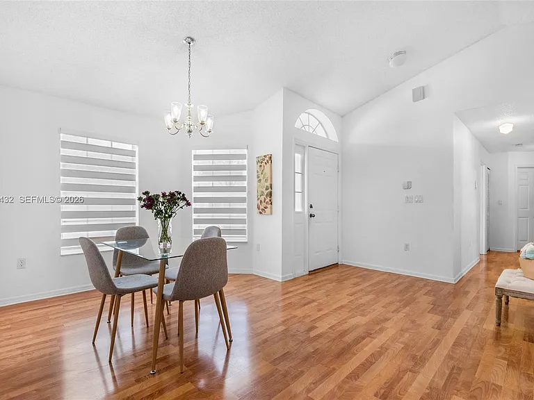 2020 SE 5th Pl — Photo 9