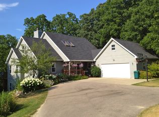 416 Forest St, Mount Horeb, WI 53572