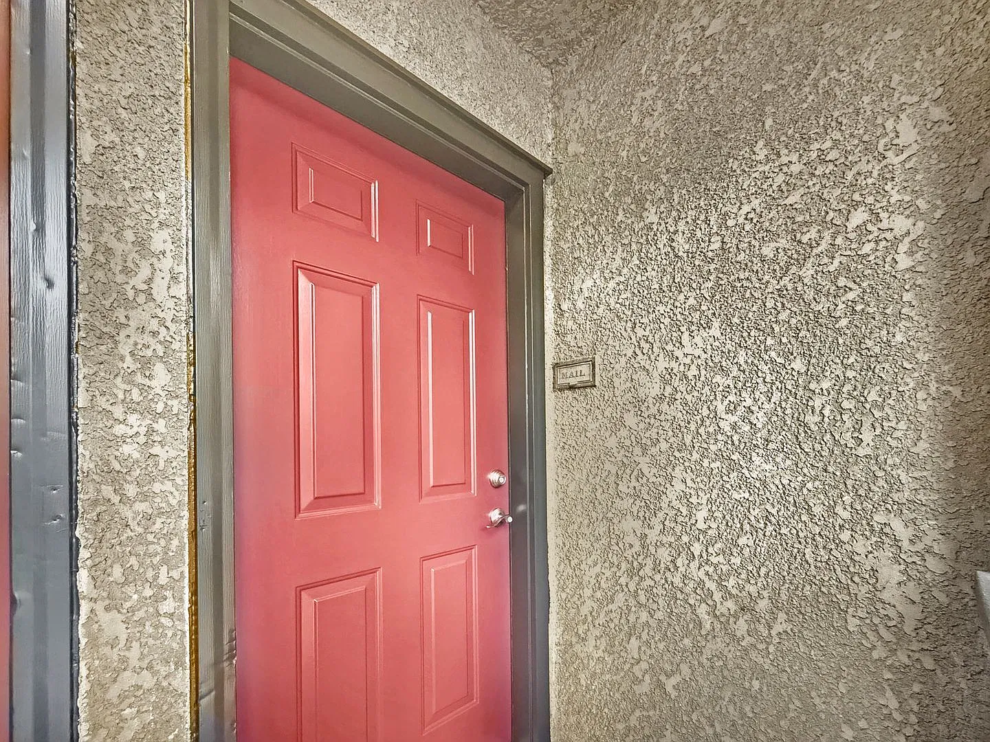 3 bed, 2.0 bath, 1825 sqft, $2,295 — Photo 2