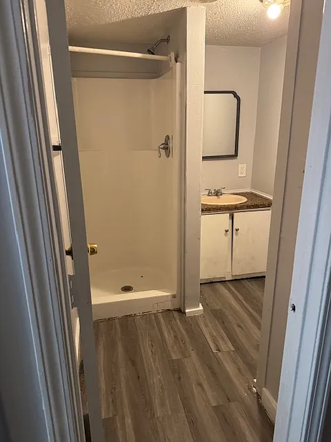 4 bed, $2,200 — Photo 4