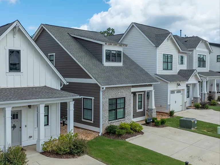 1-3 Bedroom Single Family HOUSES for LEASE-no shared walls, private driveway, fenced backyard, doggy door, built in desk. Attached garage available. Clubhouse with resort style salt water pool, fitness center, putting green, two pet parks, pet spa!