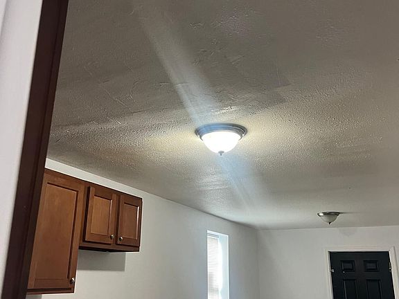 4th image of 906 Barnett St #1