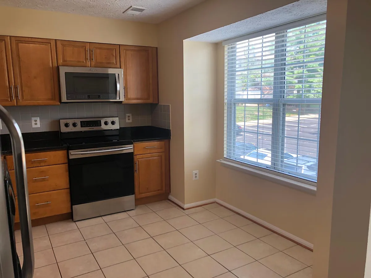 Building Photo - 133 Firethorn Ct