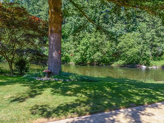 5th image of 14200 NE River Bend Dr