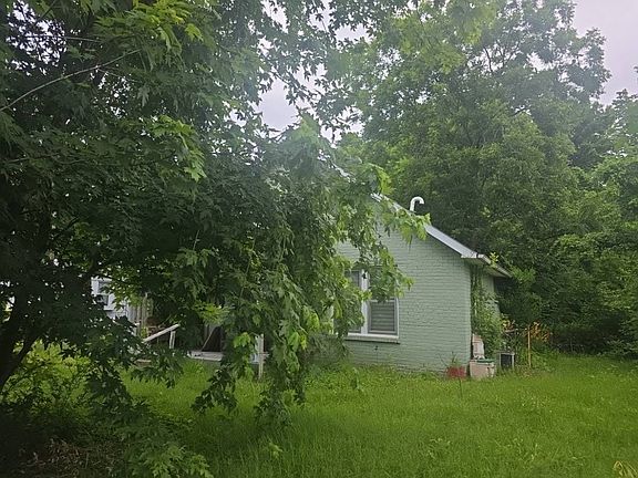 2nd image of 3020 Benton Rd