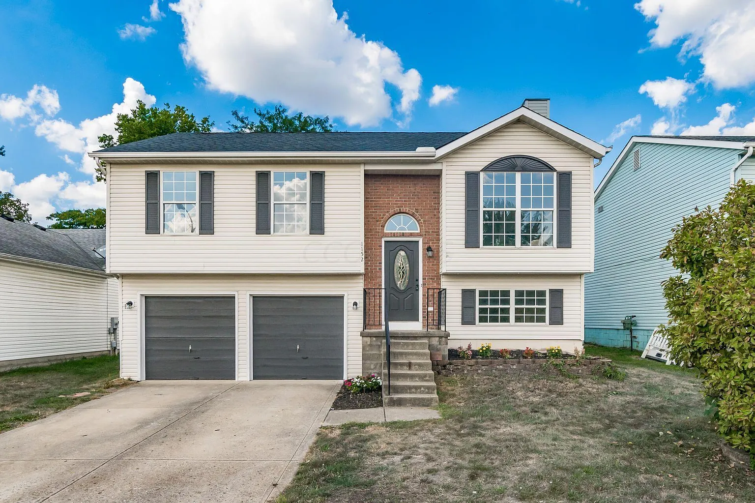 1152 Viewpointe Dr photo 1