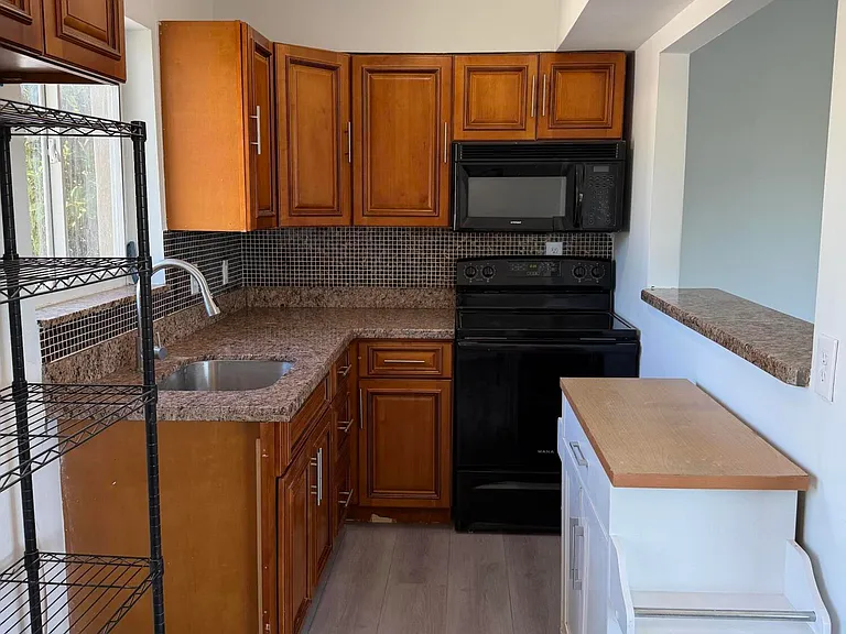 510 SW 15th St #204 — Photo 3