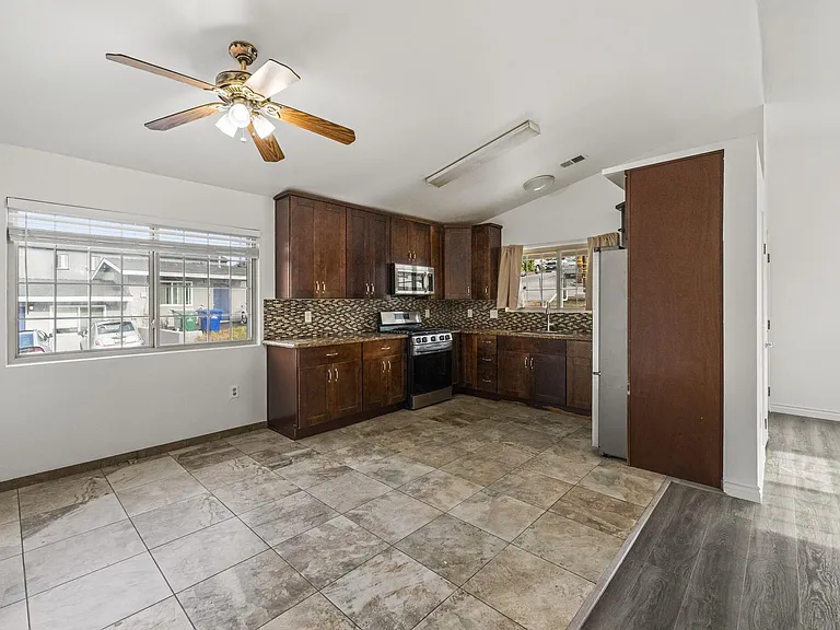 1120 Quail St — Photo 16