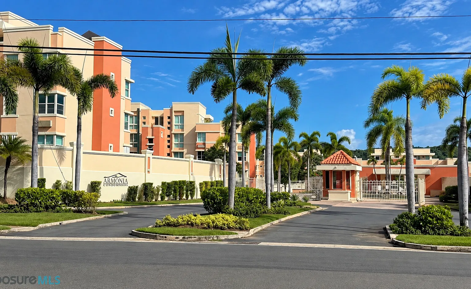 Armonia en Los Prados (Condominio) — Photo 1