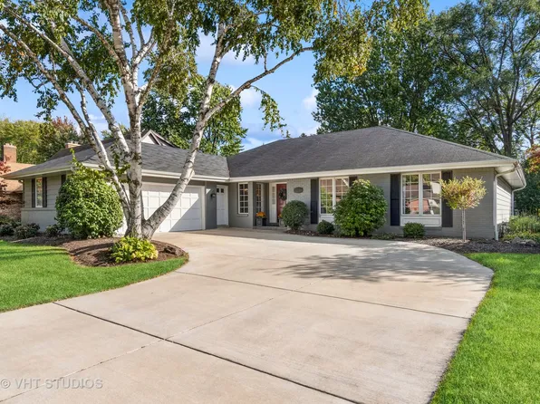 1736 Maple Ln, Wheaton, IL 60187