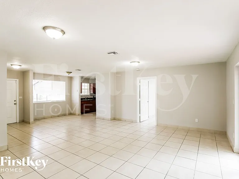 4115 NW 185th St — Photo 6