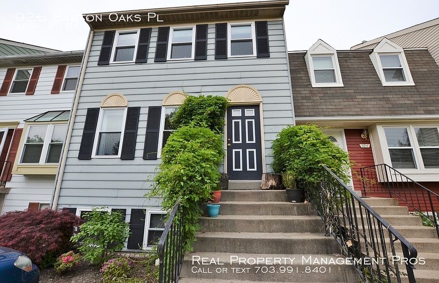 1st image of 926 Barton Oaks Pl