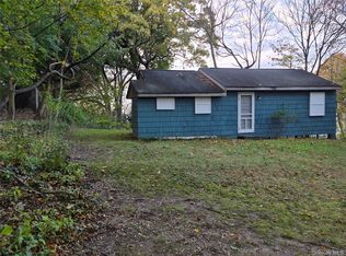19 Carlisle Dr, Northport, NY 11768