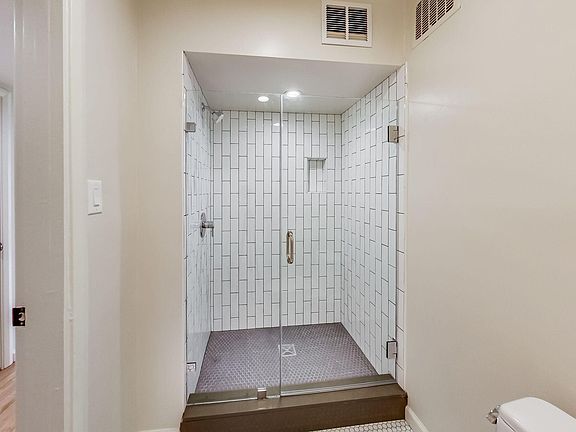 5th image of 415 Euclid Ave #10