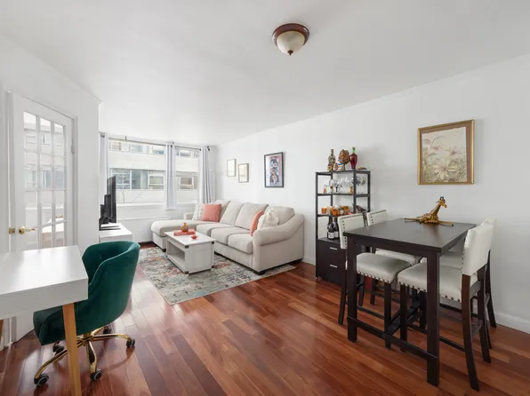 200 East 58th Street image 1 of 5