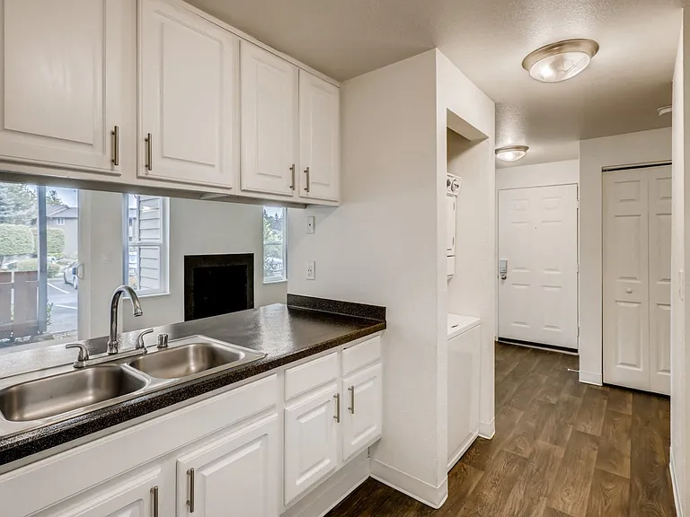 A Standard Kitchen at The Courtyard at South Station