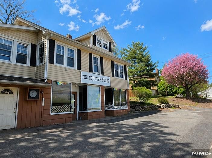 1st image of 729 Rivervale Rd