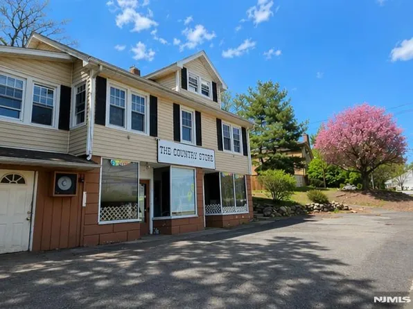 729 Rivervale Rd, Rivervale, NJ 07675