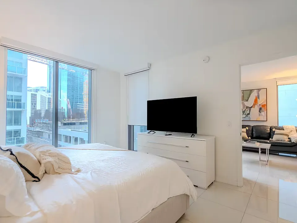 31 SE 6th St #1808