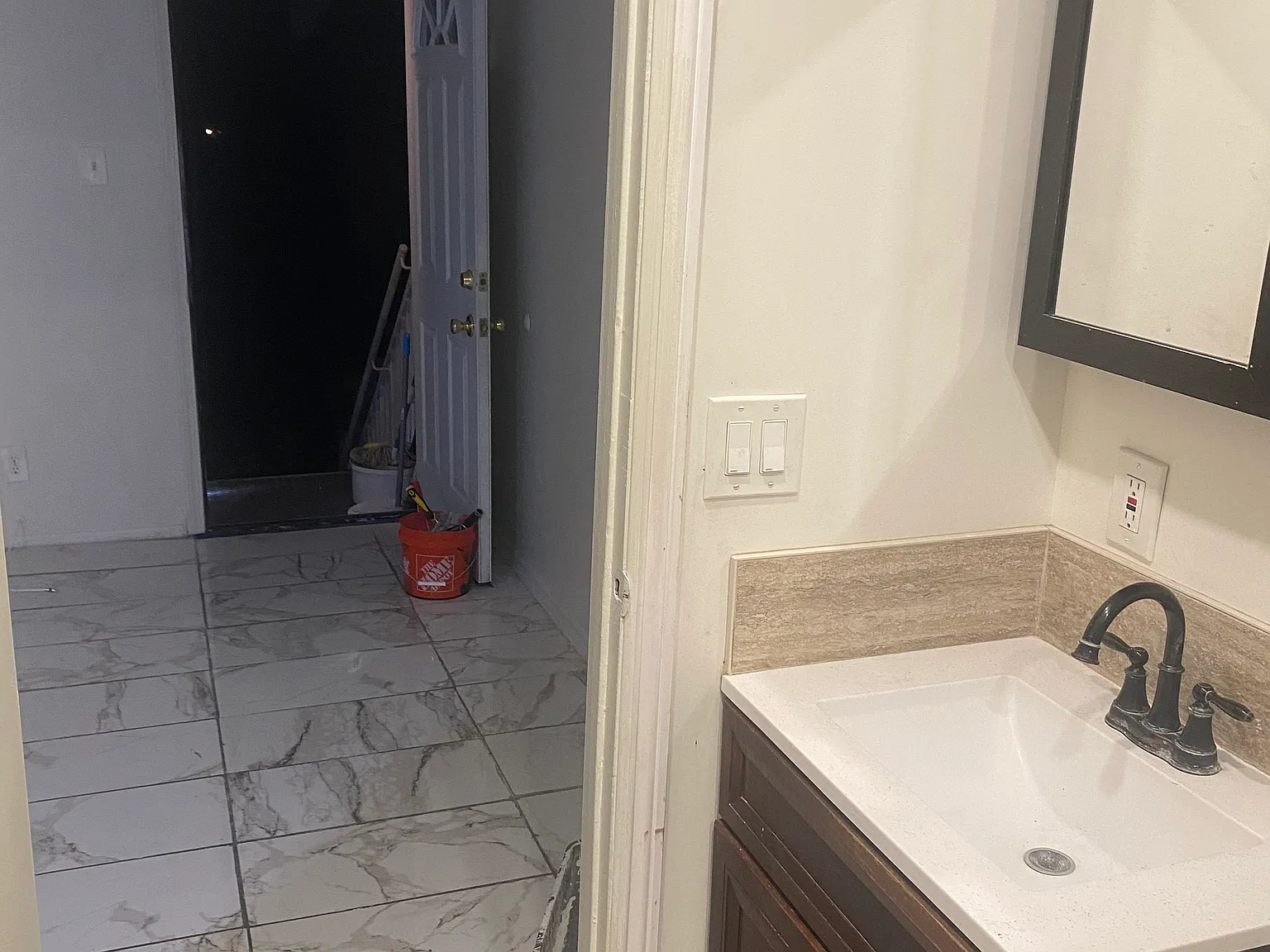 2 bed, 750 sqft, $2,500 — Photo 2