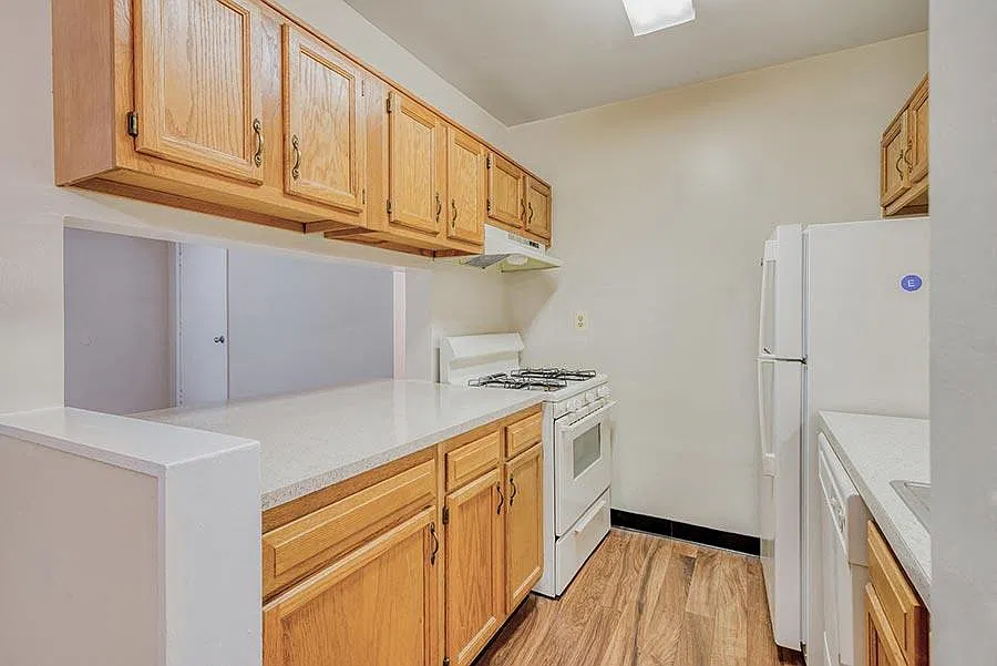 Rollingwood Apartments — Photo 2