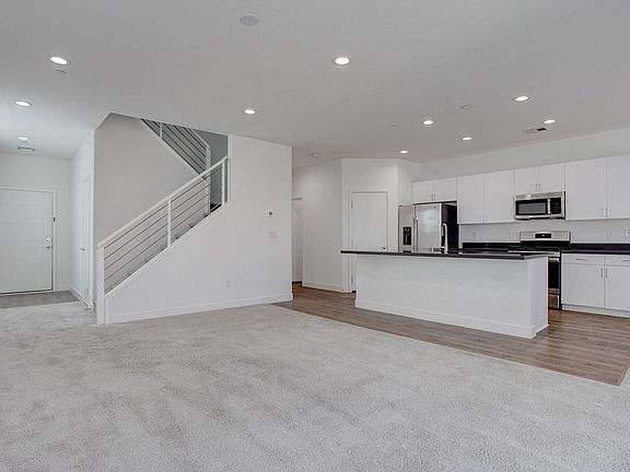 5th image of 70 Harrison Rose Ct