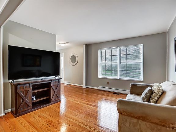 4th image of 1909 Centerbrook Ct